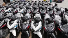 Puluhan motor tampak berjajar rapi di pelabuhan Sunda Kelapa, Jumat (9/10/2015.Penjualan sepeda motor di Tanah Air pada September 2015 tercatat mengalami penurunan hingga 10.770 unit, jika dibandingkan bulan sebelumnya. (Liputan6.com/Angga Yuniar)