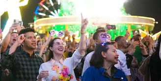 Arumi Bachsin dan Emil Dardak memilih habiskan malam tahun baru dengan keluarga di mall di Surabaya [@arumibachsin_94]