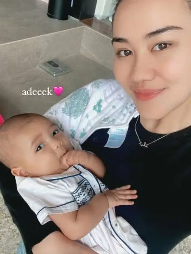 6 Potret Aaliyah Massaid Momong Anak Sahabat, Menanti Kelahiran Buah Hati Pertama
