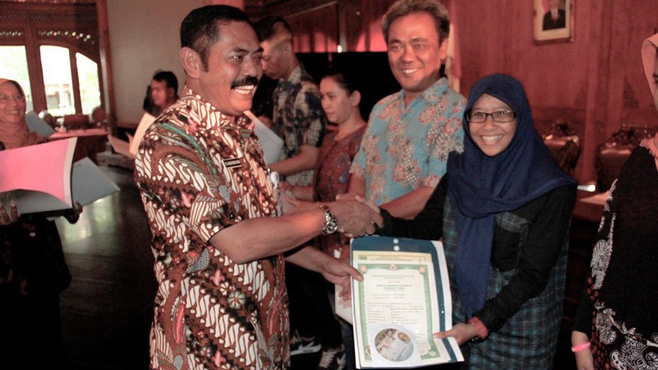 Hore, Ratusan Ijazah SMK Tertahan Bertahun-tahun Dibagikan Gratis