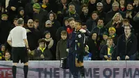 Alexis Sanchez mengalami cedera saat membela Arsenal bermain imbang 1-1 melawan Norwich City. ( Reuters / John Sibley)