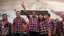 Paslon Gubernur DKI no urut 2, Basuki Tjahaja Purnama dan Djarot Syaiful Hidayat saat konferensi pers di Rumah Lembang, Jakarta, Rabu (15/2). Ahok mengingatkan pendukungnya untuk menunggu keputusan resmi dari KPUD DKI (Liputan6.com/Gempur M Surya)