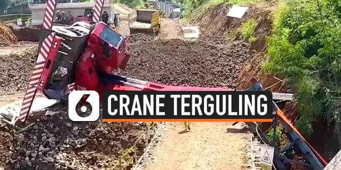 VIDEO: Tanah Ambles Crane Terjungkal