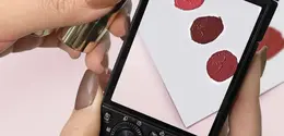 Dream Flush Blush Stick. dok. KIVA