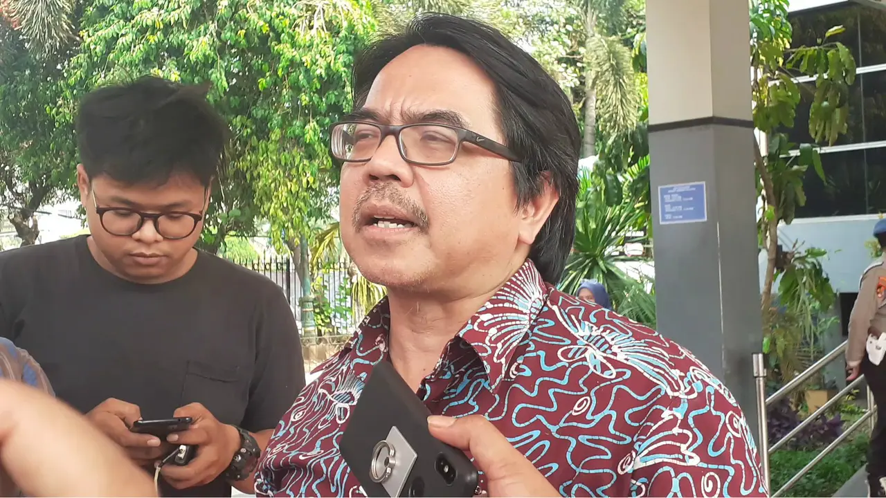 Dosen UI Ade Armando mendatangi Polda Metro Jaya.