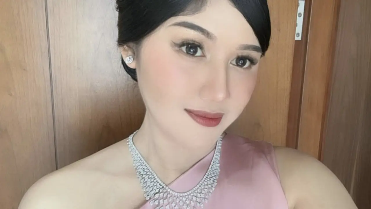 Erina Gudono Saat Jadi Bridesmaid