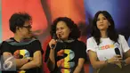 Produser Mira Lesmana (tengah) saat menggelar konferensi pers film "Ada Apa Dengan Cinta 2 (AADC 2)" di Jakarta, Senin (25/4). Film itu akan ditayangkan di 183 layar bioskop se-Indonesia. (Liputan6.com/Herman Zakharia)