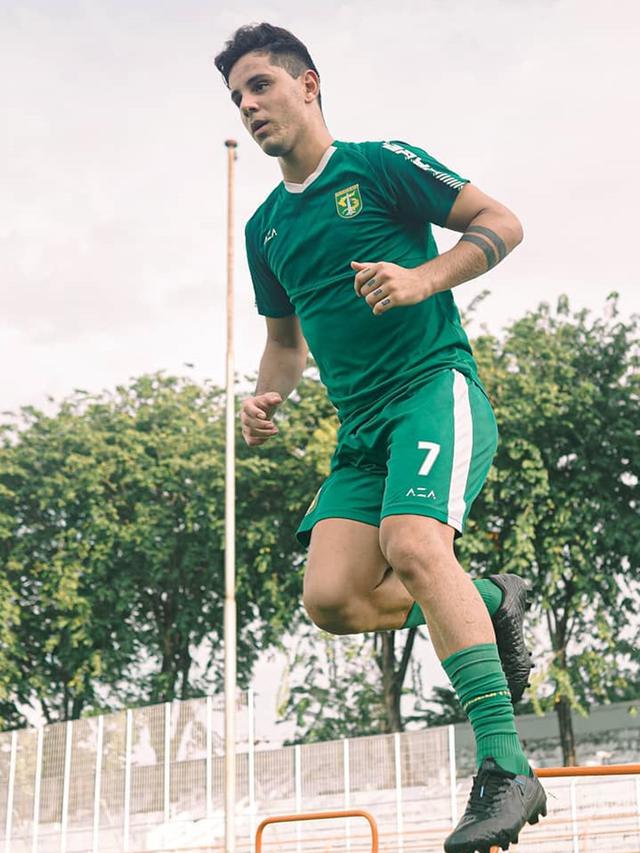 Aksi Bruno Moreira saat Latihan Bersama Persebaya Surabaya
