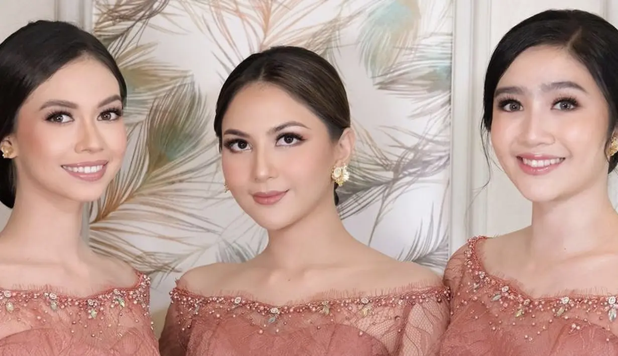 <p>Riasan wajah flawless mereka pun bisa jadi inspirasi ke kondangan lho. Meski flawless namun tetap nampak fresh dan memesona. @victoria_makeupatelier.</p>