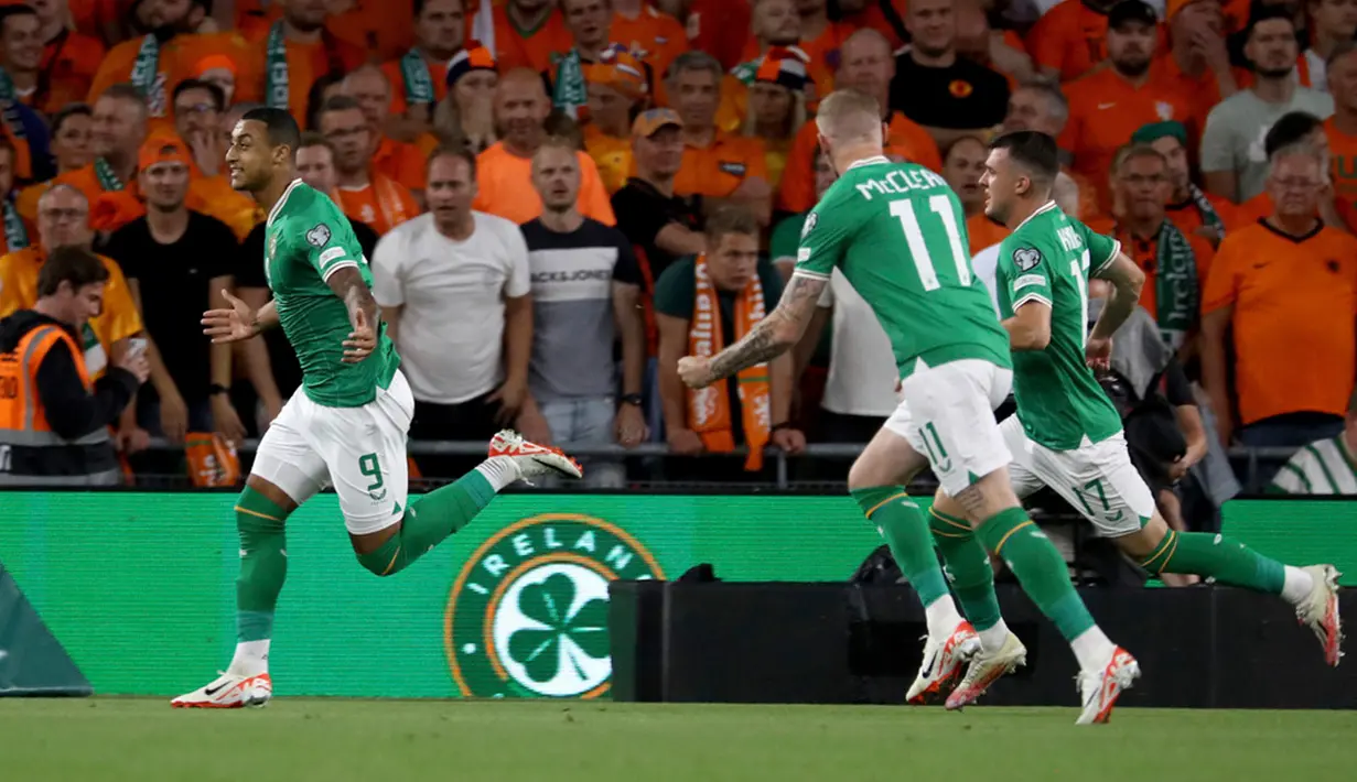 Irlandia sebenarnya unggul terlebih dahulu melalui gol Adam Idah. Namun Belanda berhasil comeback berkat gol Cody Gakpo dan Wout Weghorst. (Donall Farmer/PA via AP)