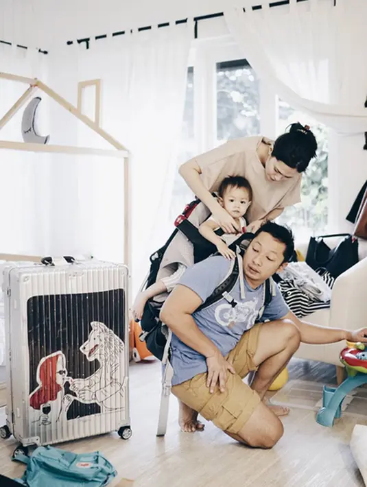 "Sekarang kalau kemana-mana mikir dulu, enak nggak makanannya, Bjorka bisa makan apa nggak, jadi banyak pertimbangan, gue udah bapak-bapak," tambahnya. (Instagram/ringgoagus)