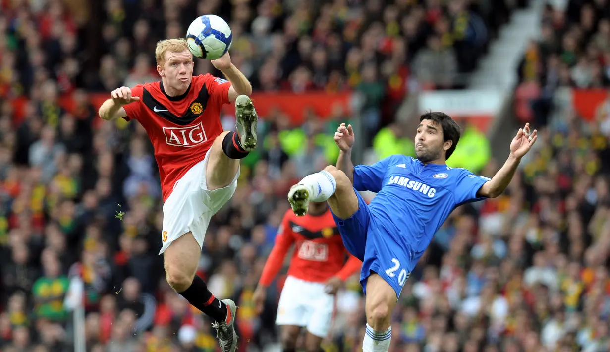 Paul Scholes yang bermain di Manchester United pada musim 1993-2011 dan 2012-13 berada di peringkat 10. (AFP Photo/Andrew Yates) 