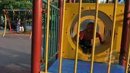 Sejumlah anak tengah bermain di Taman Menteng, Jakarta Pusat, Jumat(22/5/2015). Pemerintah Provinsi DKI Jakarta secara bertahap akan meresmikan empat Taman Terpadu Ramah Anak (TTRA). (Liputan6.com/Johan Tallo)