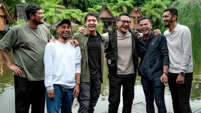 8 Potret Geng Artis Irish Bella Piknik di Bandung, Romantis Bareng Pasangan