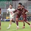 Aksi gelandang Timnas Indonesia Marc Klok saat menghadapi Kamboja dalam laga Piala AFF 2026 di Stadion Pakansari, Bogor, Jawa Barat, Senin (27/7/2026). (KLY/Budy Santoso)