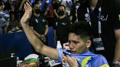 Turnamen Bulu Tangkis East Ventures Indonesia Open 2022 yang masih berlangsung hingga fase semifinal, telah memakan korban para pemain yang cedera dan kebanyakan akhirnya memutuskan mundur. Yang terbaru tentu saja kasus yang menimpa Yeremia Erich Yoche Yacob Rambitan di babak perempatfinal. Ternyata, ia bukanlah yang pertama. Di babak sebelumnya sudah ada 3 pemain lain yang cedera dan akhirnya memilih mundur. Berikut daftar lengkapnya. (Bola.com/Bagaskara Lazuardi)