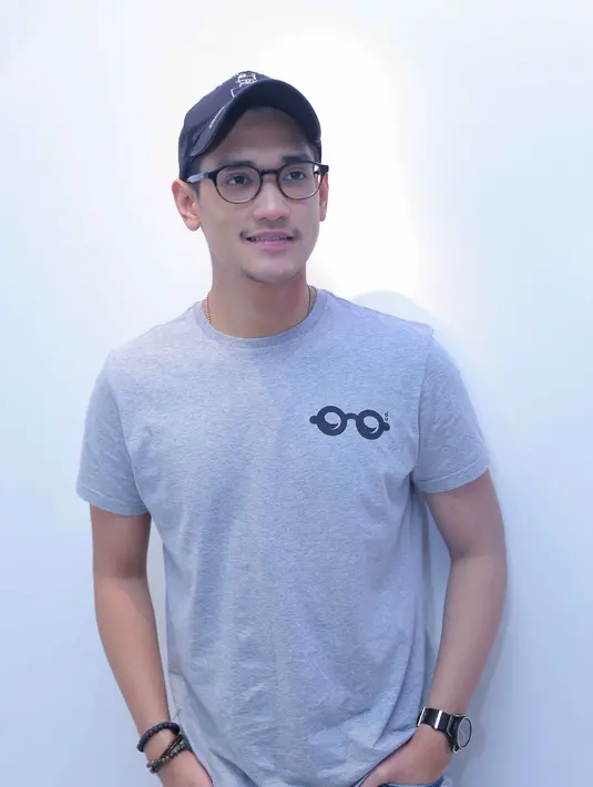 Afgan pernah mengisi beberapa judul soundtrack diantarannya, Percayalah bersama Raisa (OST ILY38000ft), Cinta Dua Hati (OST Cinta Dua Hati), dan Bukan Cinta Biasa (OST Bukan Cinta Biasa). (Andy Masela/Bintang.com)