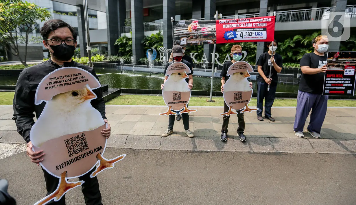AFFA menggelar aksi mendesak percepatan transisi menghentikan penjualan telur dari peternakan ayam kandang baterai yang bertujuan untuk meningkatkan kesejahteraan hewan. (Liputan6.com/Faizal Fanani)