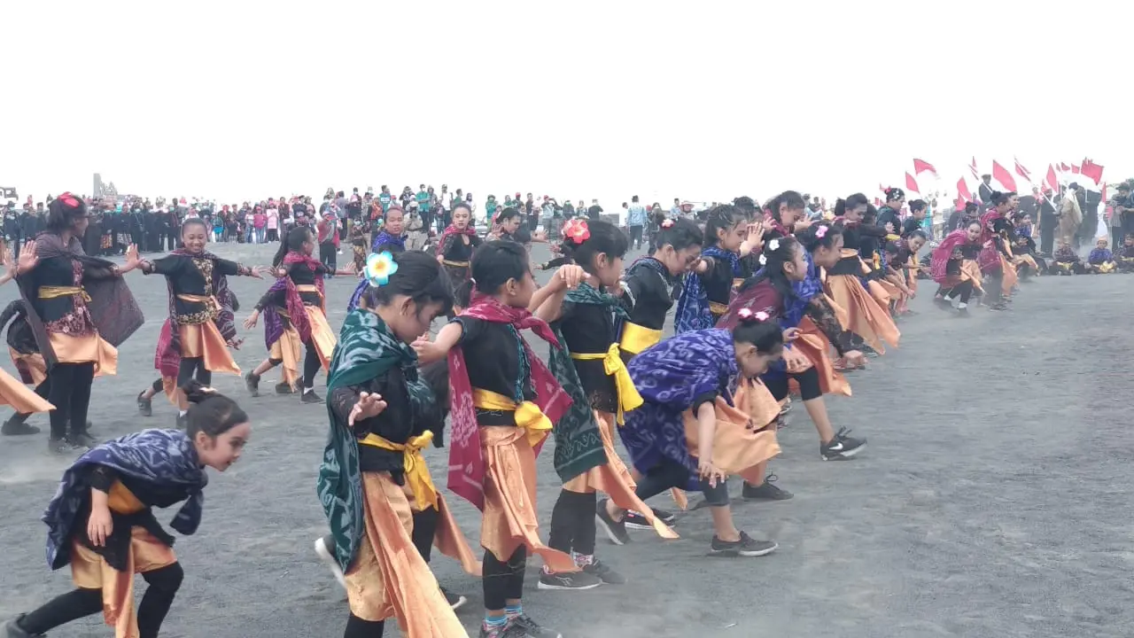 Pesan menjaga budaya negeri dari pemuda Gunung Bromo