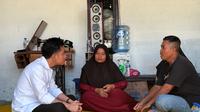 Wakil Presiden (Wapres) Gibran Rakabuming Raka menyambangi rumah duka salah satu korban meninggal dunia akibat banjir bandang yang melanda Bali. (Dok. Setwapres)