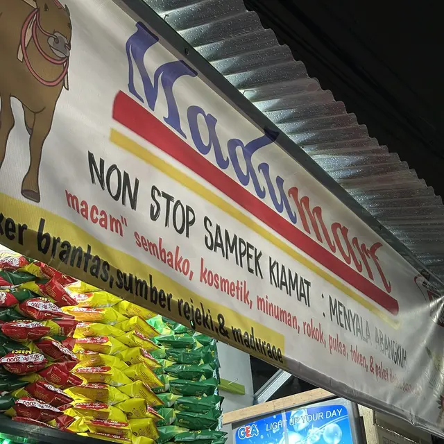6 Potret Toko Tutup ketika Kiamat Ini Nyeleneh, Semangat Cari Uang Sampai Akhir