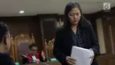 Indung, bawahan Bowo Sidik Pangarso di PT Inesia usai menjadi saksi pada sidang lanjutan dugaan suap kerja sama pengangkutan pupuk dengan terdakwa Marketing Manager PT Humpuss Transportasi Kimia, Asty Winasti di Pengadilan Tipikor, Jakarta, Rabu (10/7/2019). (Liputan6.com/Helmi Fithriansyah)