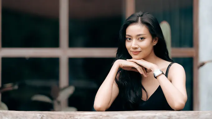 perempuan dan oktober tampak awet muda