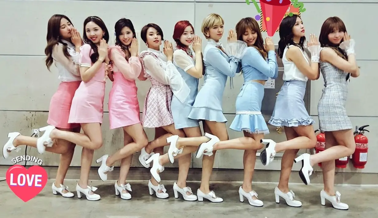 Seperti diketahui, pada 9 April lalu mereka merilis mini album kelima yang berjudul What is Love? Album itu sendiri terdiri dari 6 lagu dengan mengandalkan single What is Love?. (Foto: Soompi.com)