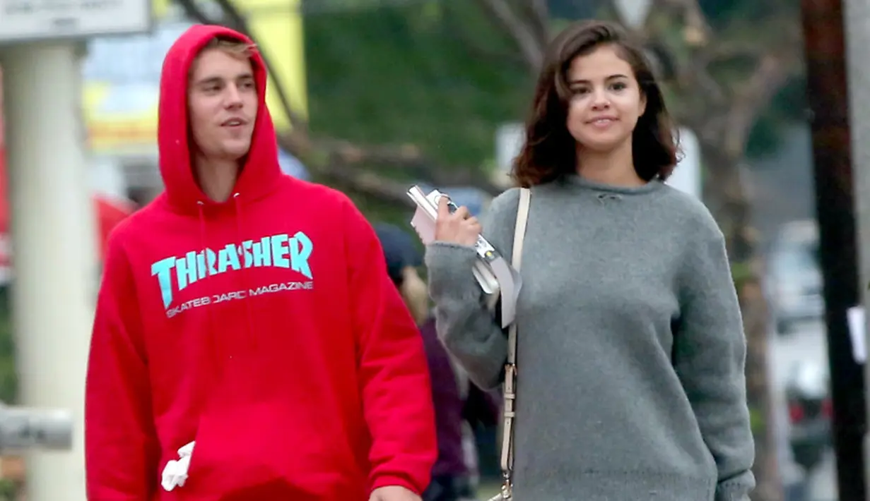 Selena Gomez dan Justin Bieber memang tak terbuka mengenai hubungan mereka usai balikan. (US Magazine)