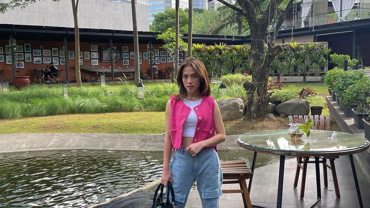 Inspirasi OOTD Adhisty Zara