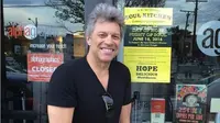 Jon Bon Jovi di restoran miliknya, JBJ Soul Kitchen. (dok.Instagram @jbjsoulkitchen/https://www.instagram.com/p/BGvBnS2MPJ7/Henry)