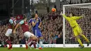 8. Andy Caroll - Striker West Ham ini mencetak gol kemenangan atas Chelsea. Akibat gol ini kabar pemecatan Mourinho semakin kencang. (AFP/Ian Kington)