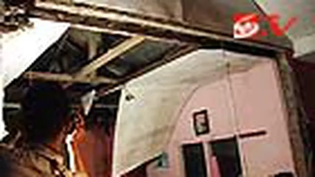 Saluran Air Jebol, Empat Rumah Rusak