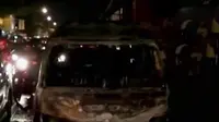 Angkot jurusan Pasar Baru-Kronjo terbakar di Tangerang. Sementara itu seorang pengendara motor tewas saat bertabrakan dengan sebuah mobil.