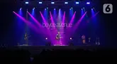 Grup musik akustik, Boyce Avenue saat menghibur para fans dalam konser bertajuk 'Boyce Avenue Live in Jakarta' di Hotel Pullman Jakarta Central Park, Jakarta, Minggu (27/4/2025). (Liputan6.com/Angga Yuniar)