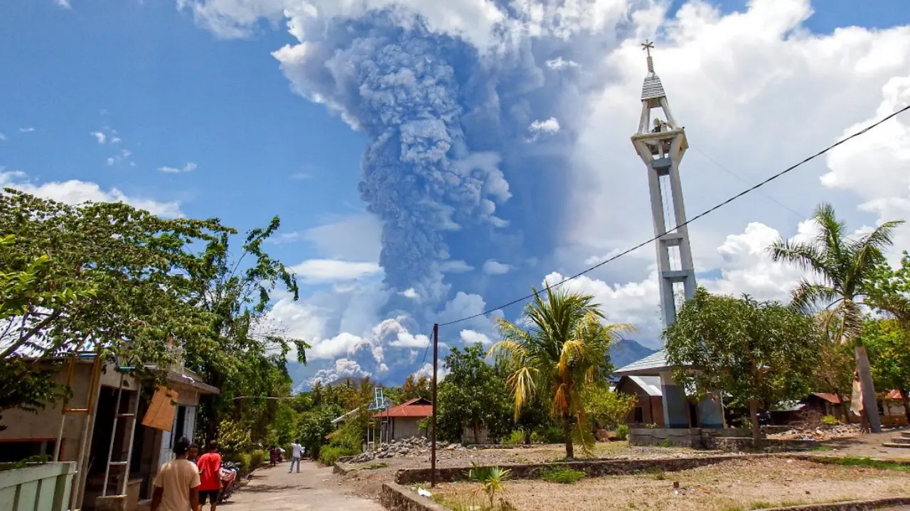 Erupsi Gunung Lewotobi Laki-Laki