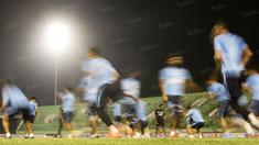 Para pemain timnas Malaysia berlatih jelang laga persahabatan melawan Indonesia di Stadion Manahan, Solo, Jawa Tengah, Senin (6/9/2016). (Bola.com/Vitalis Yogi Trisna)