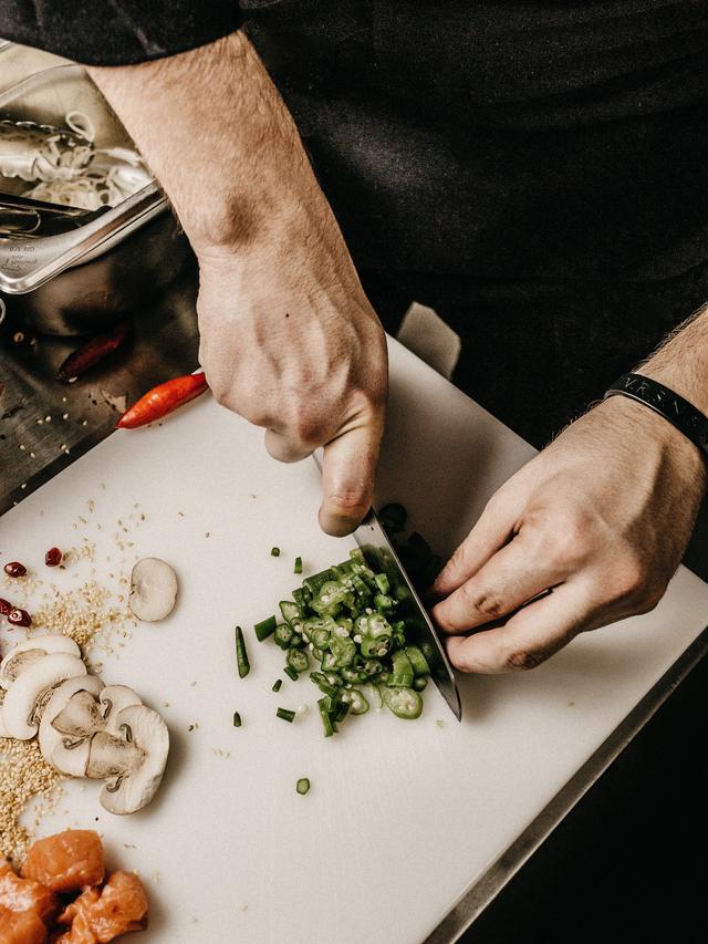 Ilustrasi memasak. (dok Jonathan Borba/Unsplash/Adhita Diansyavira)