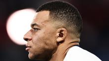 Real Madrid dilaporkan bakal mempresentasikan Mbappe secara resmi setelah sang pemain membela Timnas Prancis di Euro 2024. (FRANCK FIFE / AFP)