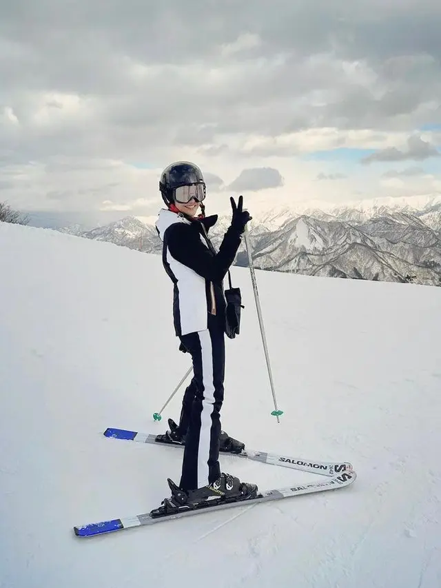 6 Gaya Dian Sastro Liburan di Jepang, Makin Menawan Pakai Kimono