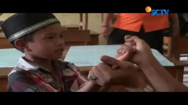 Puluhan keluarga korban banjir dan longsor di Cibunian, Kabupaten Bogor, jalani trauma healing.