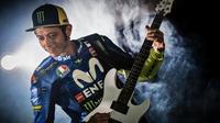Pembalap Movistar Yamaha, Valentino Rossi mengumumkan perpanjangan kontrak hingga MotoGP 2020. (Twitter/Movistar Yamaha)