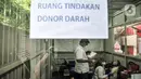 Suasana Ruang Tindakan Donor Darah saat kegiatan donor darah keliling di Thamrin 10, Jakarta, Senin (14/3/2022). Berdasarkan laporan, kebutuhan darah PMI DKI Jakarta per hari mencapai 800 kantong darah. (merdeka.com/Iqbal S. Nugroho)