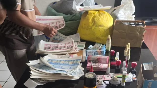 Rumah Produksi Uang Palsu Digerebek