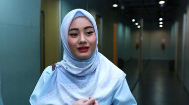 Dari Buka Tutup Hijab Ini Cerita Dinda Hauw Menuju Hijrah News Entertainment Fimela Com