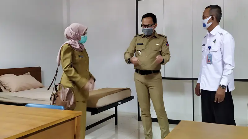 Wali Kota Bogor Bima Arya meninjau tempat isolasi OTG Covid-19 di PPSDM BNN Lido