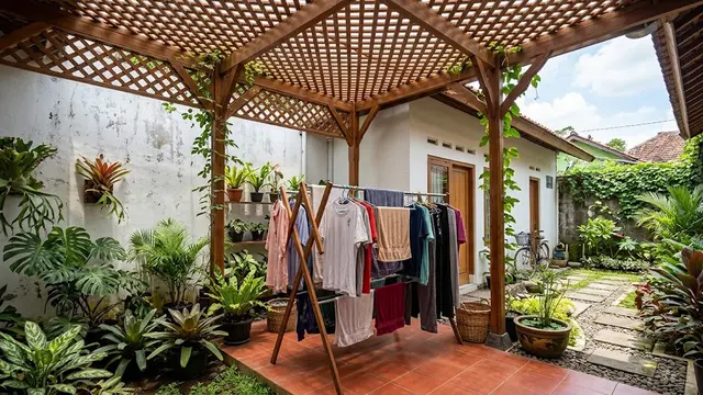 Desain Ruang Jemur di Belakang Rumah dengan Atap Kisi-Kisi