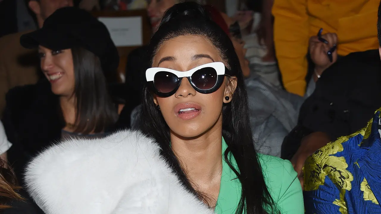 [Bintang] Cardi B
