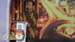 Ketua KPU DKI Jakarta berpidato pada debat terakhir Pilgub DKI Jakarta 2017 di Hotel Bidakara, Jakarta, Rabu (12/4). Dalam debat ini mengangkat isu kesenjangan dan keadilan sosial, penegakan hukum, dan bonus demografi. (Liputan6.com/Faizal Fanani)