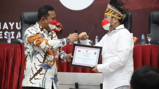 Dijrin Pol & Pum, Bahtiar